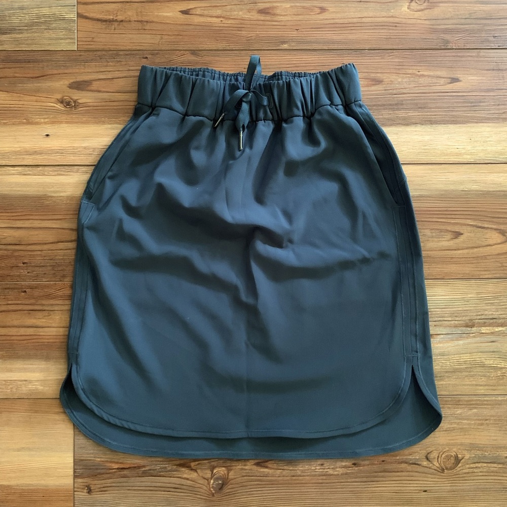 Lululemon On The Fly skirt